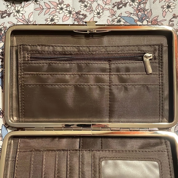 NWOT- clutch w/camo design w/white rhinestones &  snake design, push open lock. - Picture 5 of 13